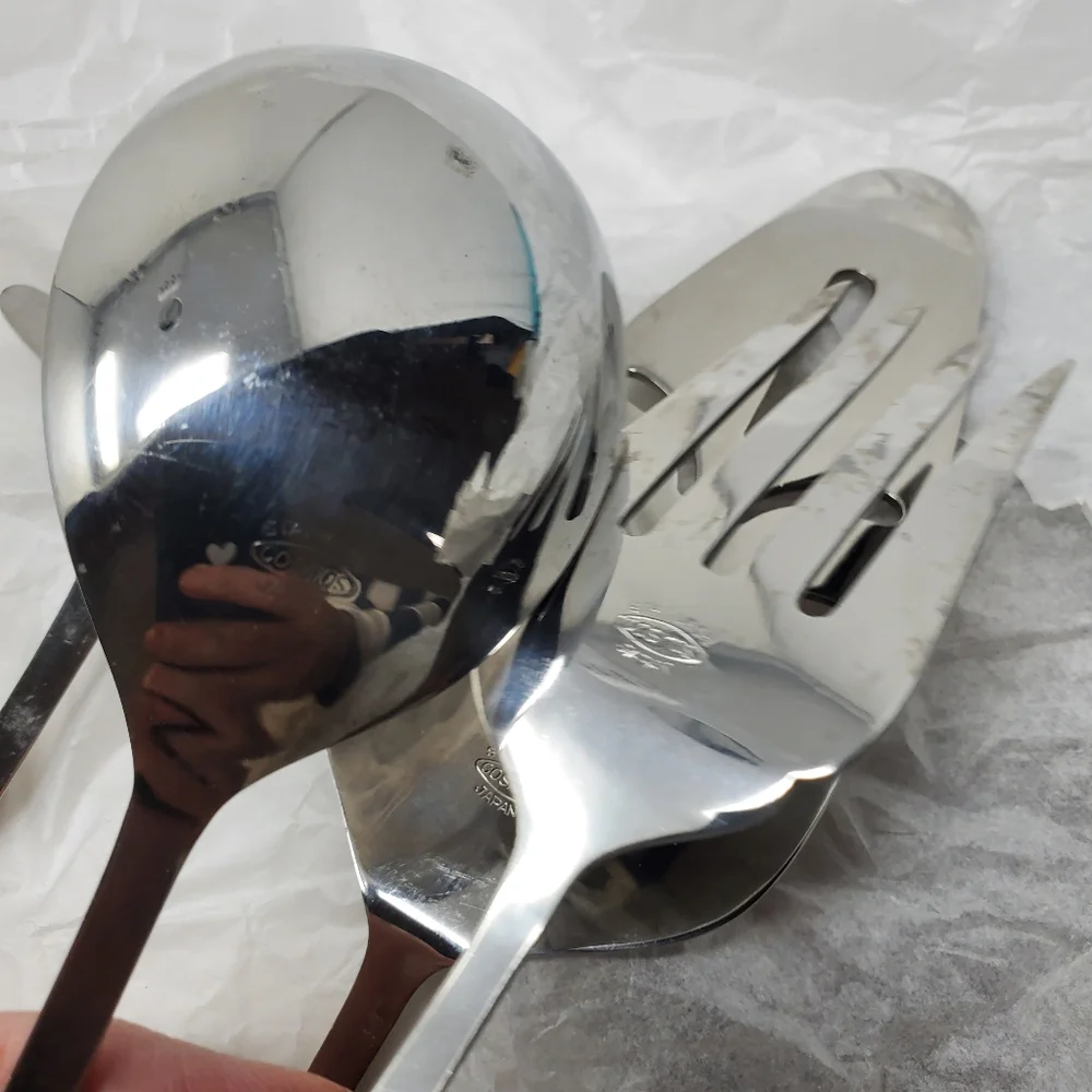 Cosmos Fresco Stainless flatware serving set of 4 In Excellent condition